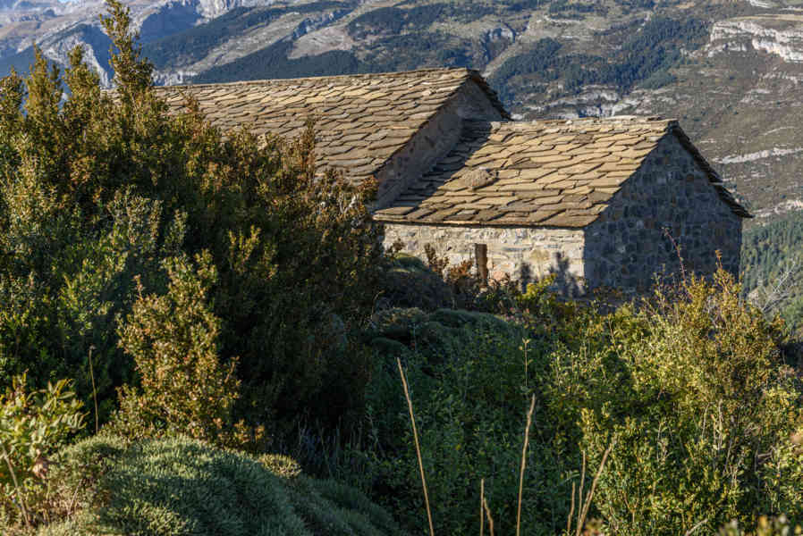 Huesca - Tella 35 - ermita de la Virgen de la Peña.jpg
